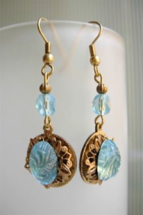 Boucles D'oreilles Percées Avec Cabochons En Verre Bleu - Bijou Fantaisie Vintage En Occasion