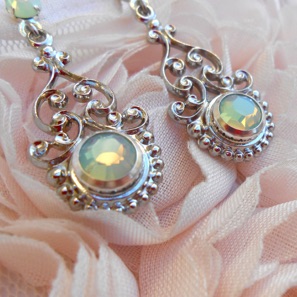 Boucles D'oreilles Anciennes à Clip Argentées Avec Strass – Style Vintage